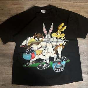 Vintage 1993 Looney Tunes Bugs Bunny, Taz, and Wile E. Coyote Hip Hop T-Shirt